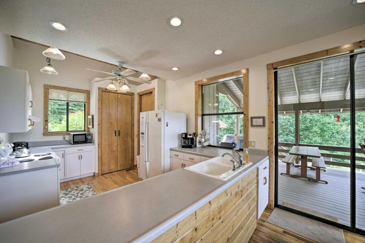 Vibrant Bryson City Home With Mtn Views And Deck! Zewnętrze zdjęcie