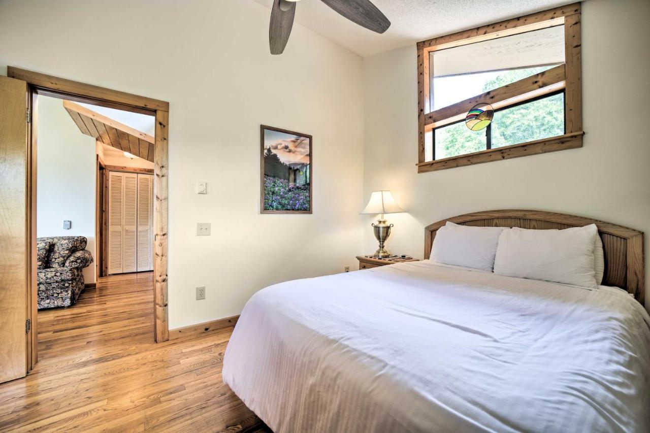 Vibrant Bryson City Home With Mtn Views And Deck! Zewnętrze zdjęcie
